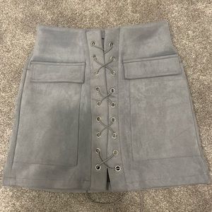 grey suede skirt!!